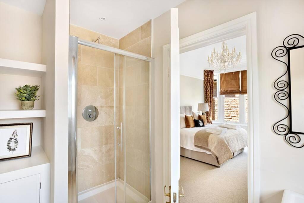 Central Harrogate Townhouse Apartment With Parking Εξωτερικό φωτογραφία