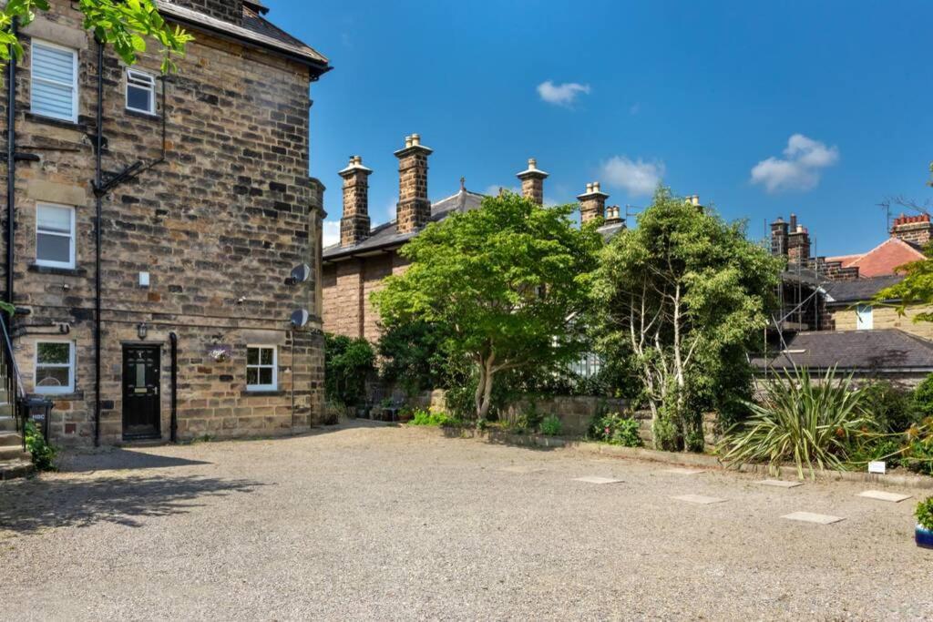 Central Harrogate Townhouse Apartment With Parking Εξωτερικό φωτογραφία