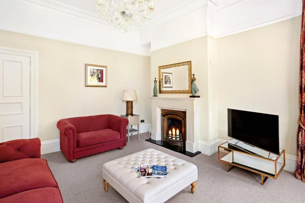 Central Harrogate Townhouse Apartment With Parking Εξωτερικό φωτογραφία